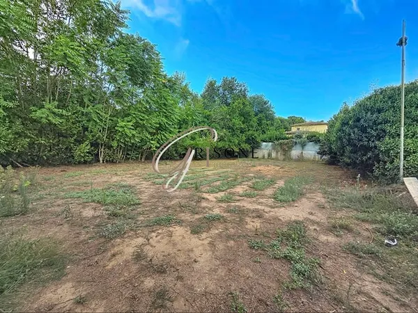 Terrain à bâtir de 884 m² - Le Brusc, à 10 min à pied du Port