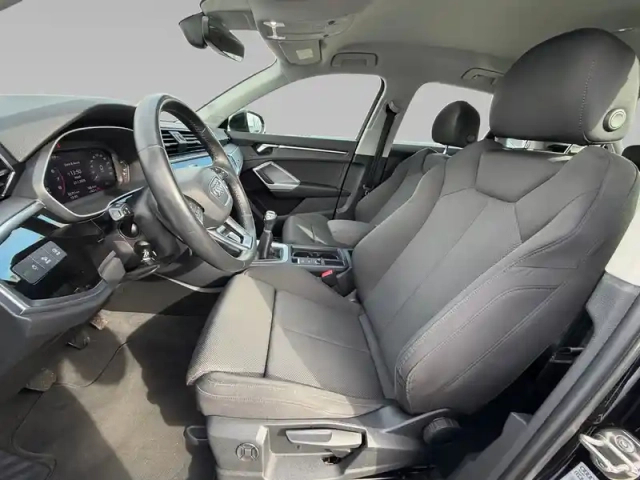 Audi Q3 35 tfsi 150 ch — photo 10