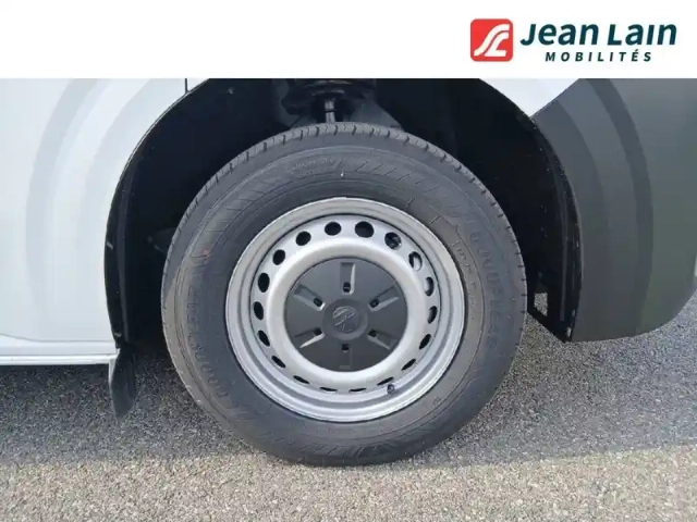 Volkswagen Transporter van l1h1 2.0 tdi 150 bva8 — photo 9
