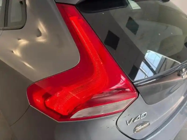 Volvo V40 t2 122ch momentum geartronic — photo 7
