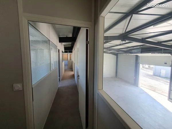 Local d'activité 285 m² - atelier + 3 bureaux