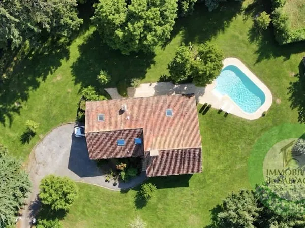Maison 9 pièces 240 m²