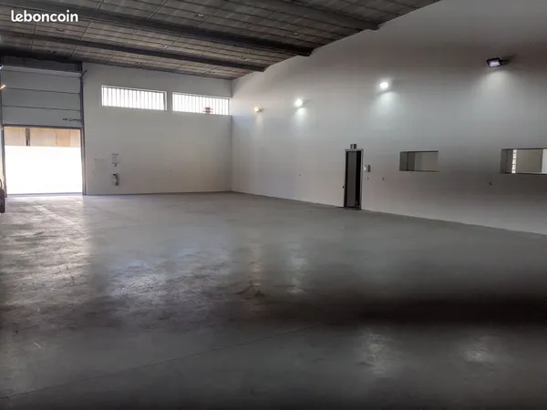 Loue batiment industriel stockage
