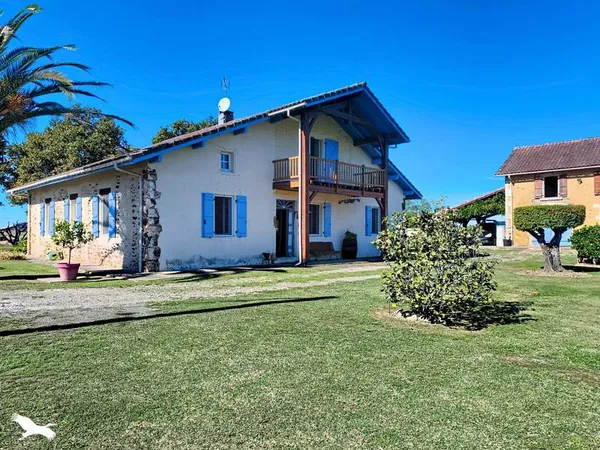 Maison 7 pièces 251 m²