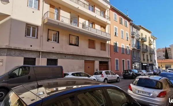 Cave/box Nice Est quartier St roch