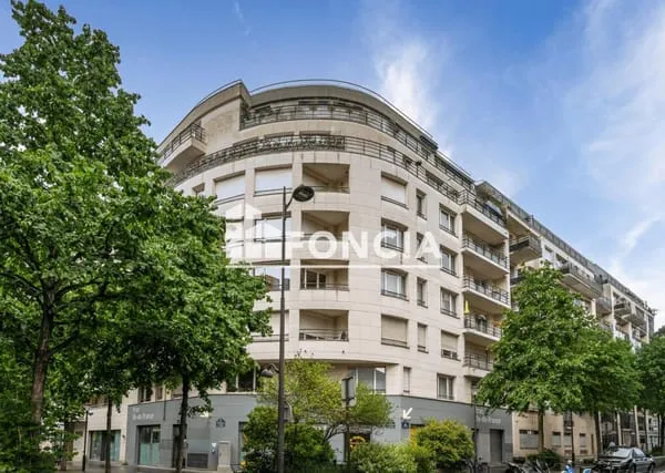 Un studio lumineux avec parking, au coeur de l'esprit village de Jourdain, à deux pas des Buttes-Cha