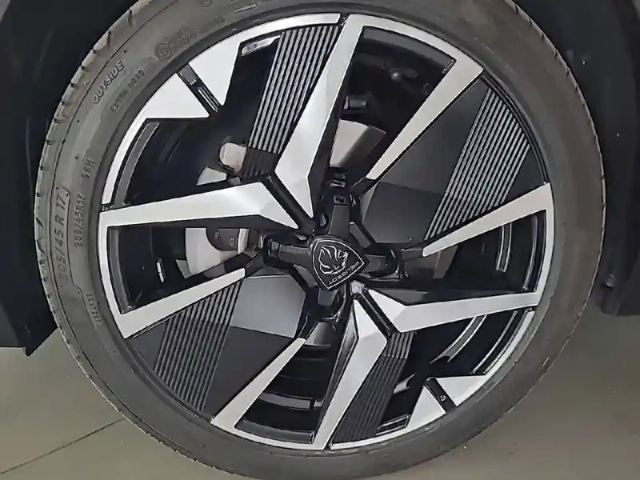 Peugeot 208 hybrid 110 e-dcs6 — photo 35