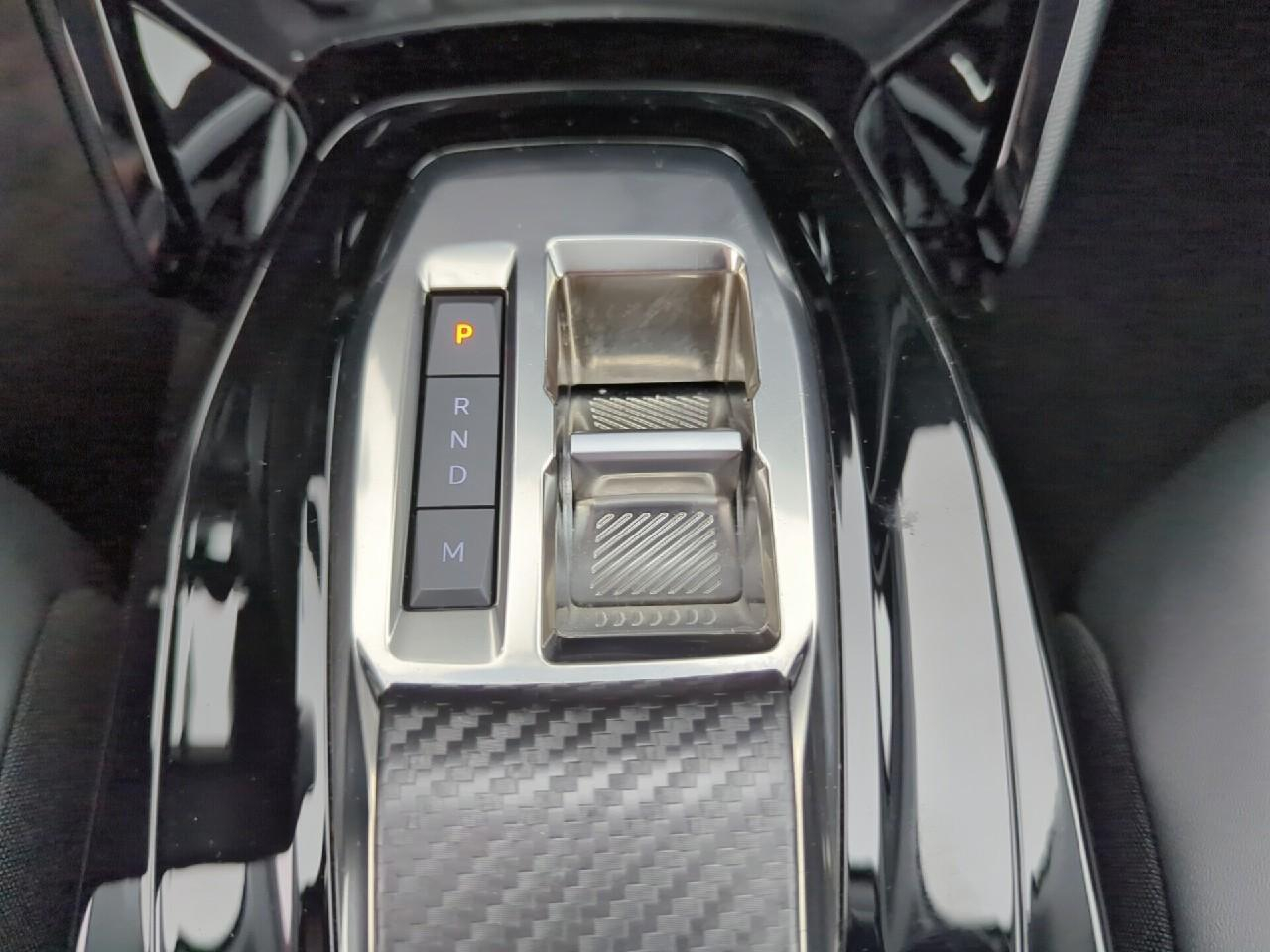 Peugeot 2008 puretech 130 s&s eat8 allure pack — photo 31