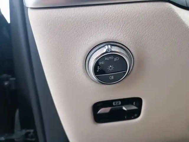 Mercedes Glc 300 e hybrid eq 4matic bus — photo 14