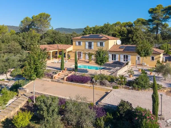 Villa 7 pièces 210 m²