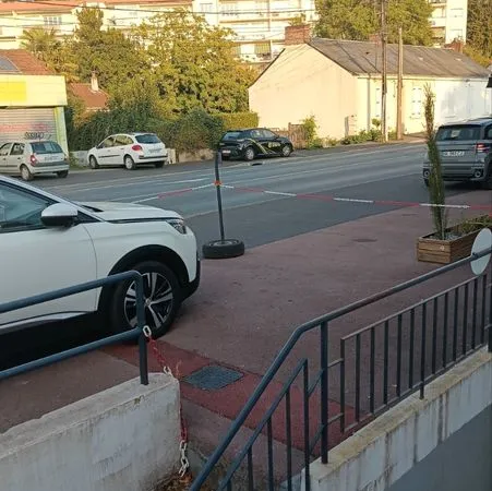 Places parking extérieur