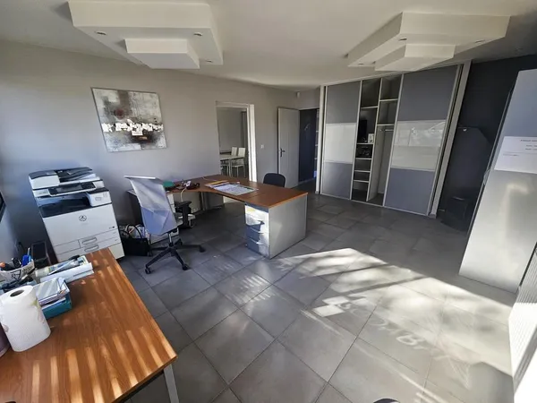 Bureaux 328 m²