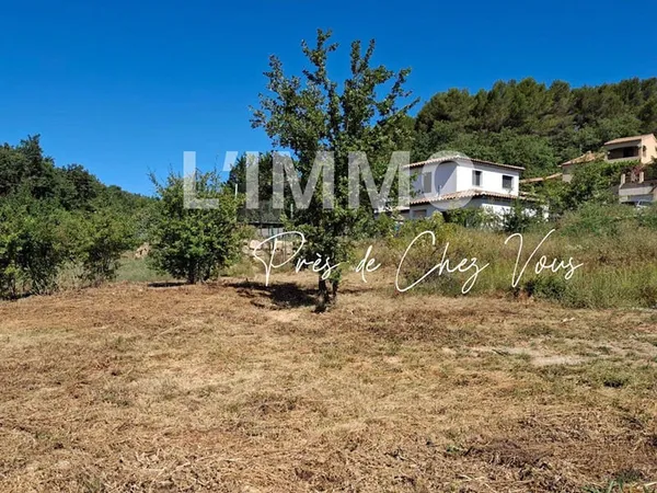 Terrain 550 m²