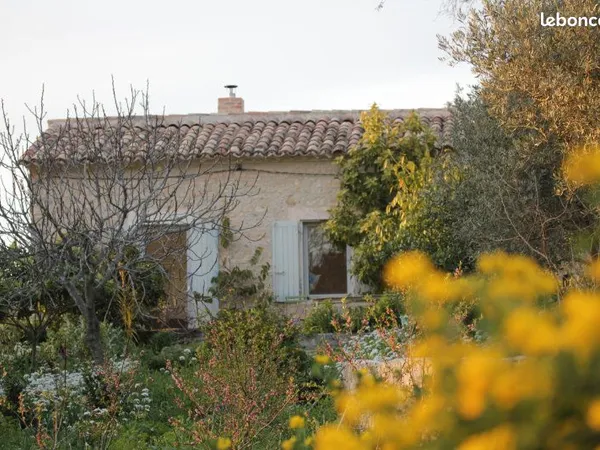 Mazet avec grand terrain à Nîmes
