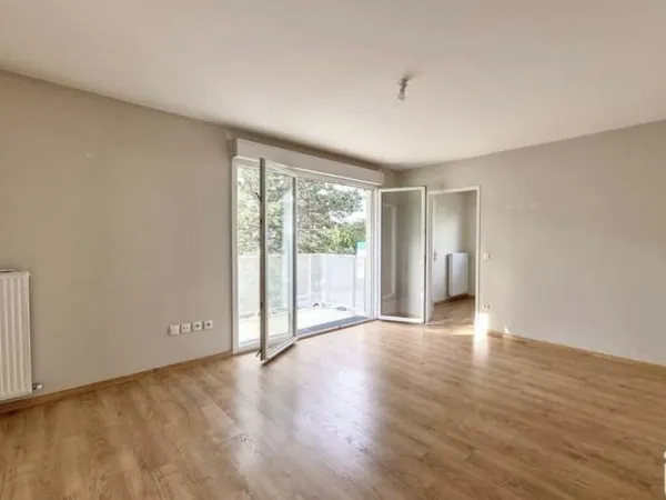 T3 moderne avec balcon et 2 parkings ? proche RER A