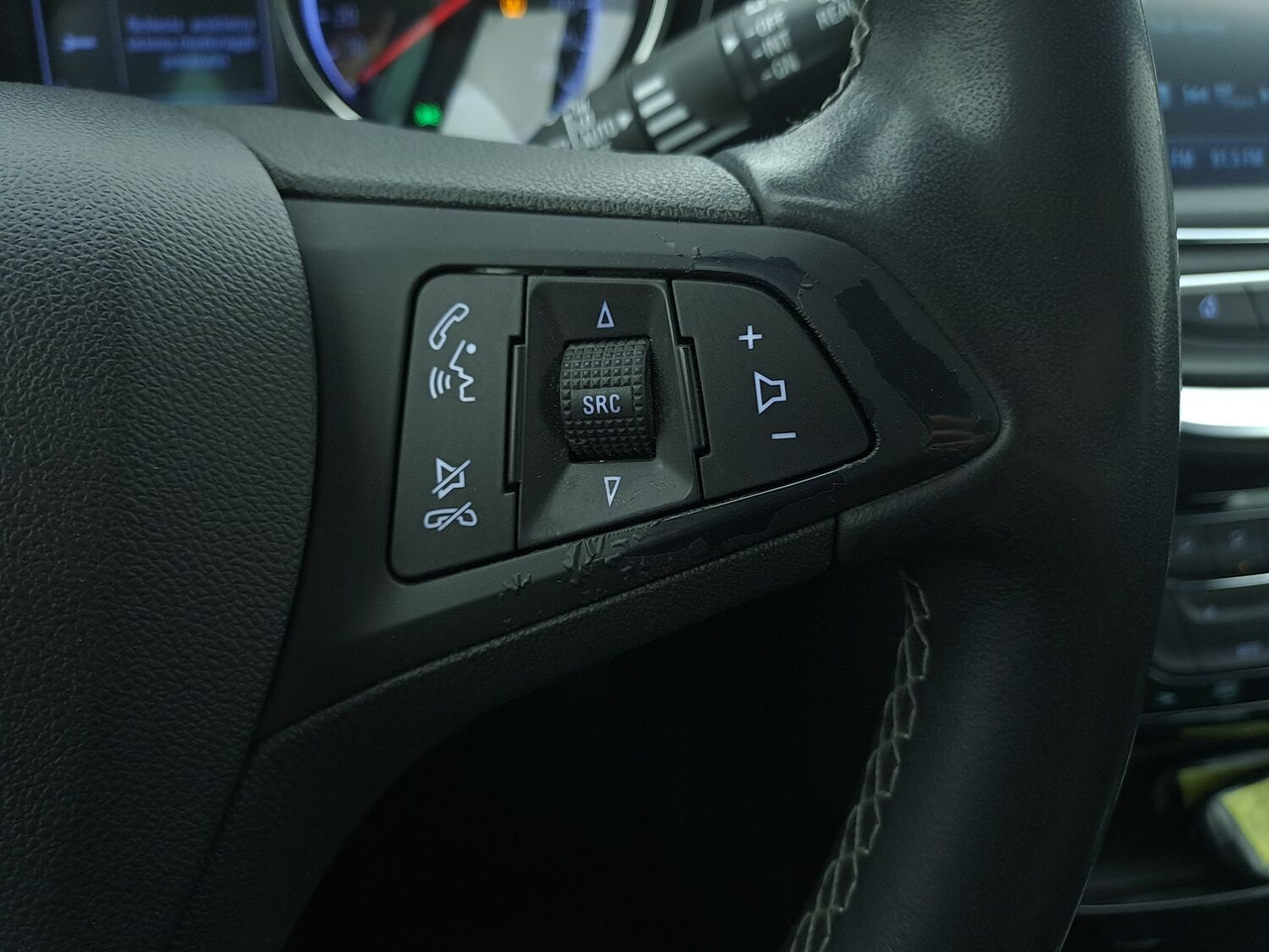 Opel Astra Sports Tourer — photo 13