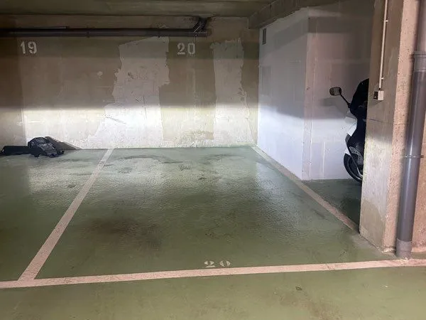 Place parking rue de l'Est