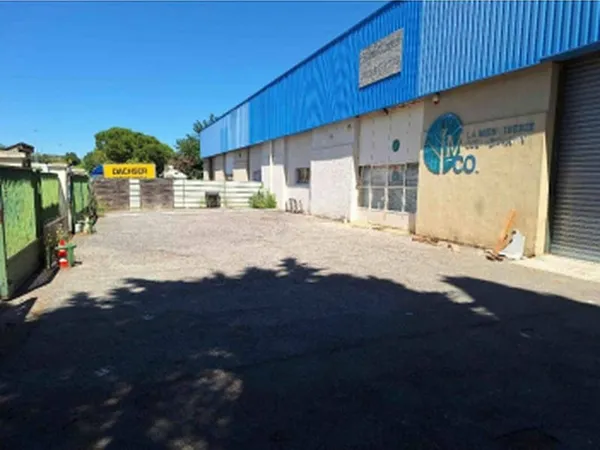 Local d'activité 900 m²