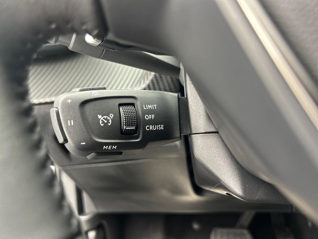 Peugeot 2008 130 s&s eat8 allure — photo 20