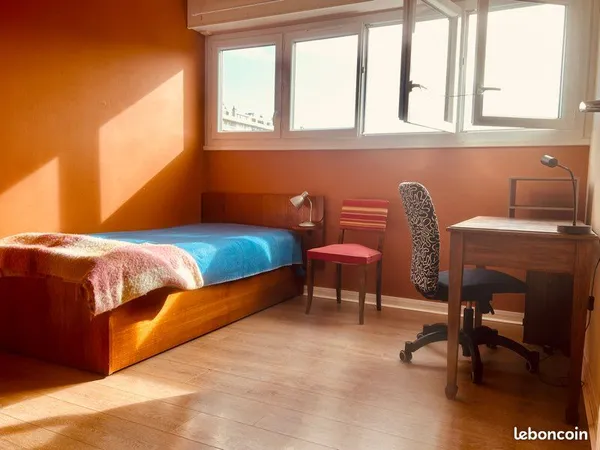 Loue chambre chez l'habitant dans appartement confortable, lumineux, tout équipé, quartier agréable 