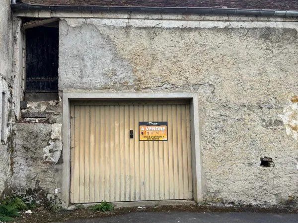 Grand garage en pierre ~60 m² sur 2 niveaux - idéal stockage/atelier