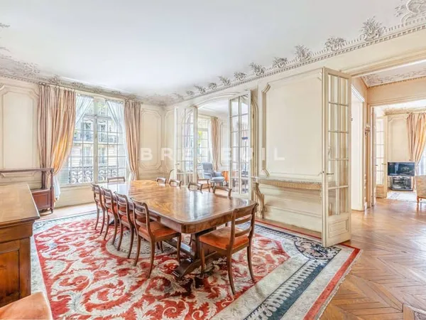 Appartement 8 pièces 282 m²