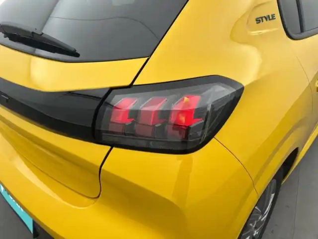 Peugeot 208 puretech 100 s&amp;s bvm6 — photo 17