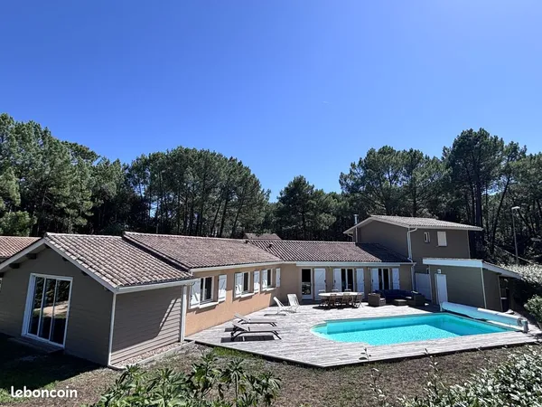 Villa 9 pièces 215 m²
