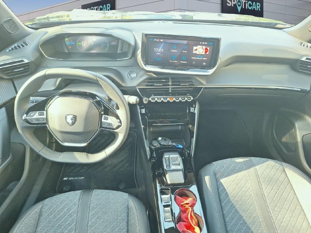 Peugeot 2008 e-2008 136ch allure — photo 8
