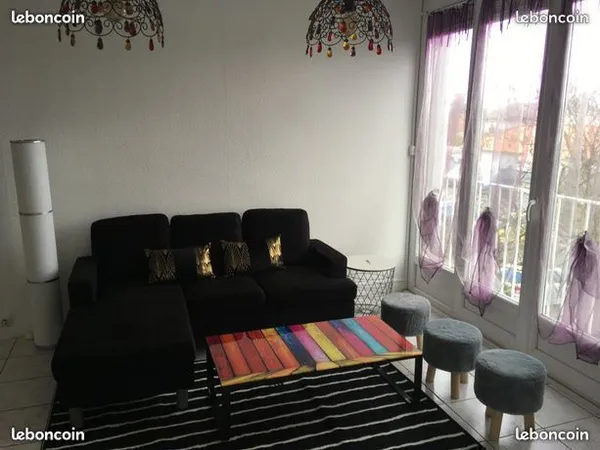 Loue chambres dans appartement en colocation