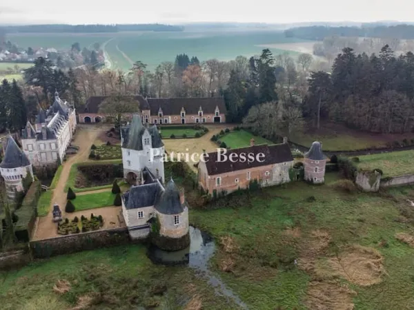 Château 20 pièces 2500 m²