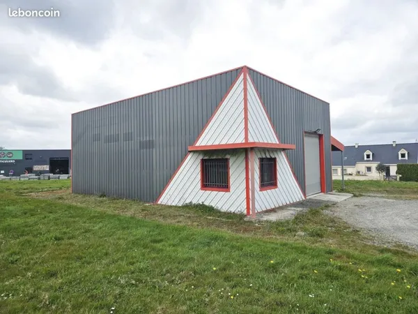 Local 200 m² Rougé