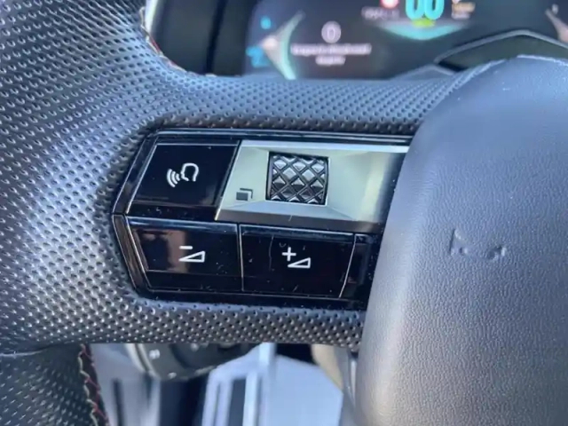 Ds Ds 7 ds7 crossback hybride e-tense 225 eat8 performance line+ — photo 19