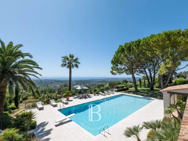 Propriété d'exception à Vence avec vue panoramique mer & montagne