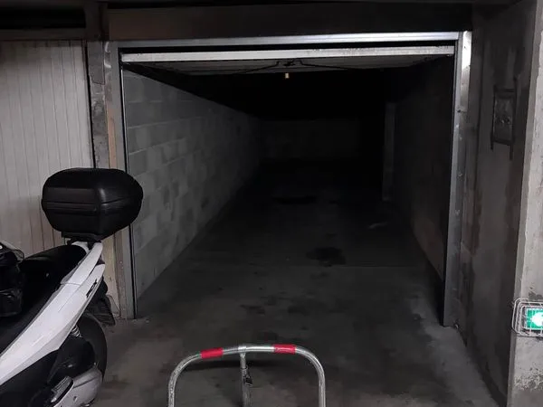 Grand garage double fermé 30 m² - Annemasse centre-ville
