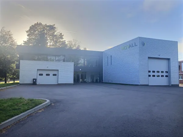 Local Professionnel 150² multi usages - Composite Park Porcelette