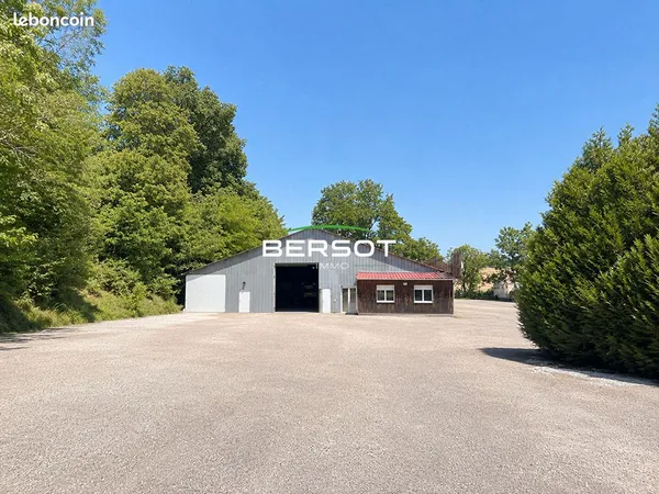 Propriété 4 pièces 740 m²