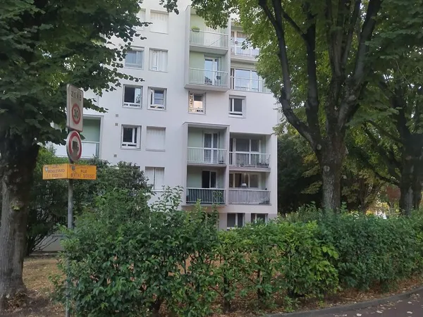 F2 A louer métro Créteil Préfecture