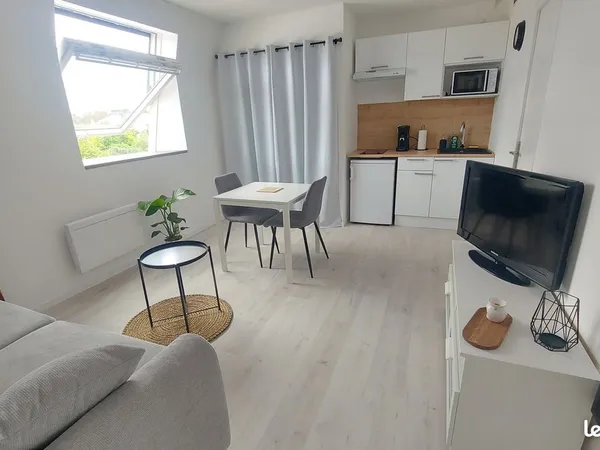 Joli studio meublé rénové