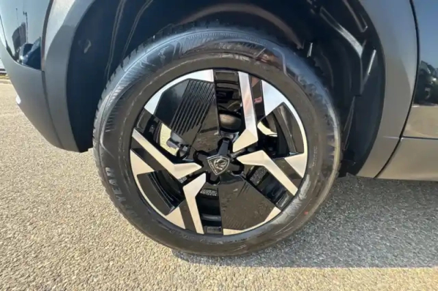 Peugeot 2008 hybrid 145 e-dcs6 — photo 33
