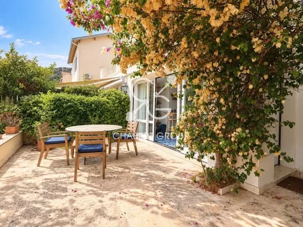 EXCLUSIVITÉ - VILLEFRANCHE-SUR-MER - CENTRE-VILLE - APPARTEMENT - 3 PIÈCES - 68 M² - TERRASSE & JARD