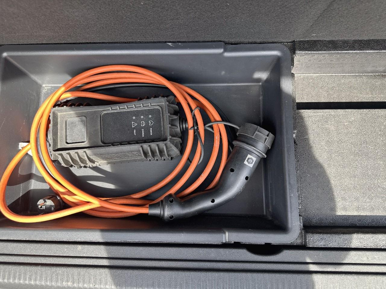 Peugeot 3008 hybrid 225ch allure pack e-eat8 — photo 13