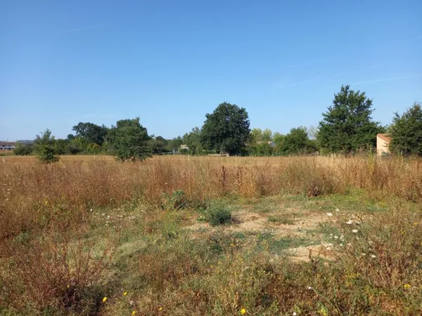 Terrain 701 m²