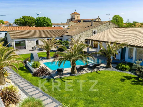 Corps de ferme devenu villa contemporaine