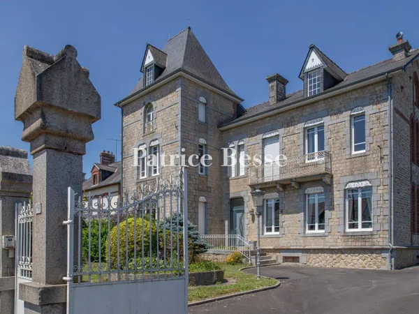 Dans le sud de la Manche et la région du Mortainais, une demeure bourgeoise de presque 300 m², proch