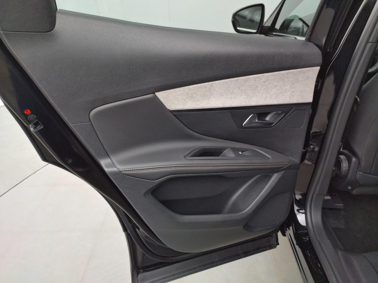 Peugeot 3008 puretech 130ch s&s eat8 gt — photo 24