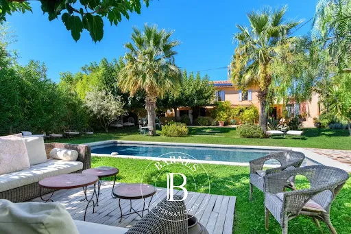 Propriété 15 pièces 370 m²