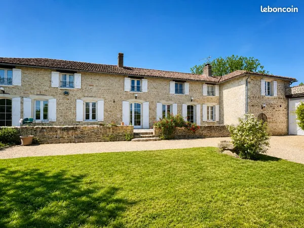 Maison de caractère 250 m² | 5 chambres | Jardin clos | Massognes (86170)