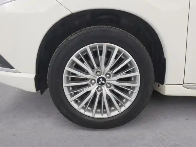 Mitsubishi Outlander phev twin motor intense 4wd + attelage — photo 13