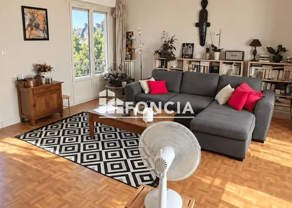 APPARTEMENT TYPE 3 PROCHE COMMERCES ET BUS
